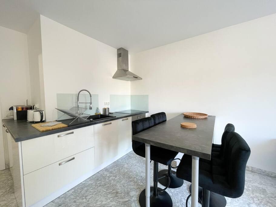 Cosy Deux Pieces Apartment Ментона Екстериор снимка